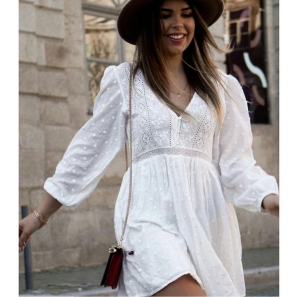 Zara Shana dress in white with long sleeve
Cotton/ embroidered - Picture 4 of 4
